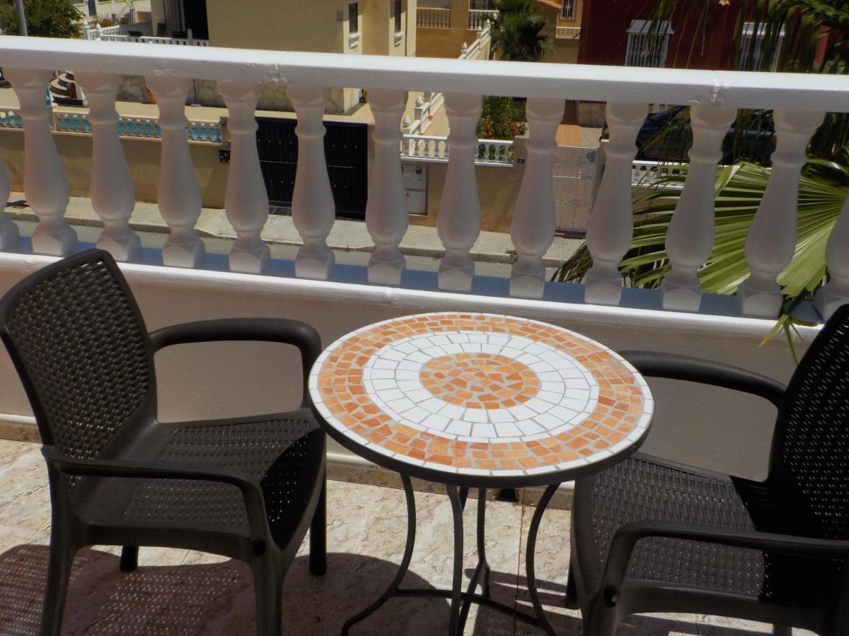 オリウエラ Casa La Zenia Elite Townhouse With Shared Pool And 10 Minutes Walk To Beachヴィラ エクステリア 写真