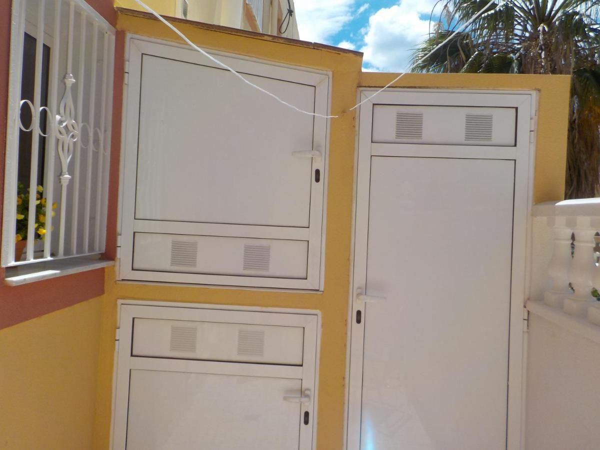 オリウエラ Casa La Zenia Elite Townhouse With Shared Pool And 10 Minutes Walk To Beachヴィラ エクステリア 写真