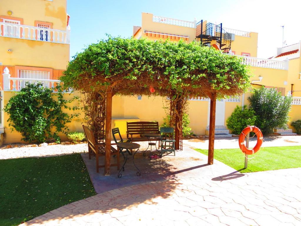 オリウエラ Casa La Zenia Elite Townhouse With Shared Pool And 10 Minutes Walk To Beachヴィラ エクステリア 写真