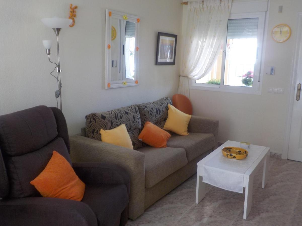 オリウエラ Casa La Zenia Elite Townhouse With Shared Pool And 10 Minutes Walk To Beachヴィラ エクステリア 写真