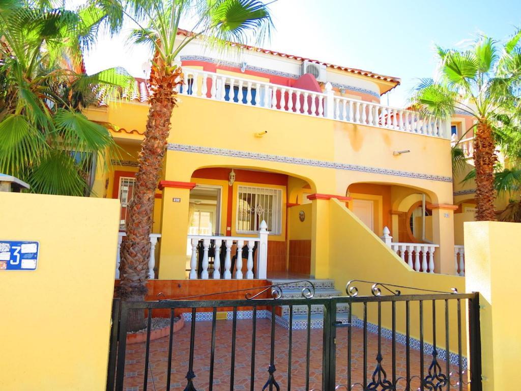 オリウエラ Casa La Zenia Elite Townhouse With Shared Pool And 10 Minutes Walk To Beachヴィラ エクステリア 写真